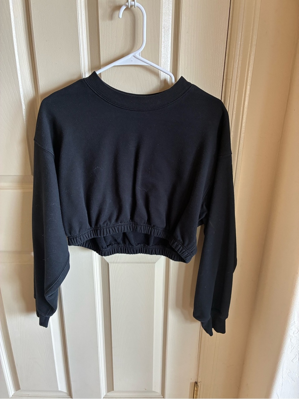 ALO Yoga Black Cropped Crew Sweatshirt